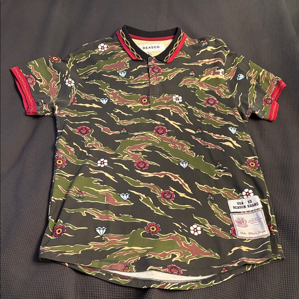 Ornate patterned short sleeve polo shirt…